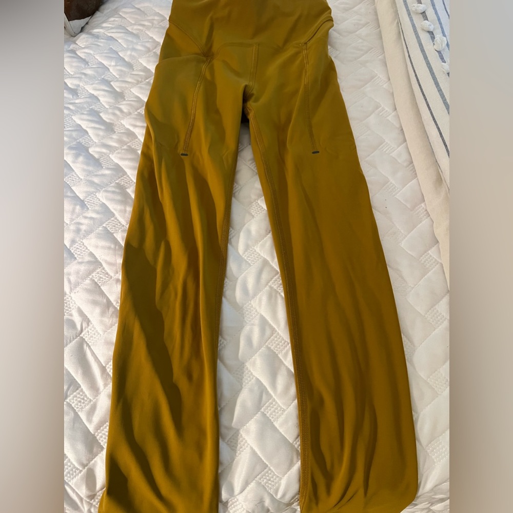 Lululemon Leggings 28’.  Like New..worn only once!